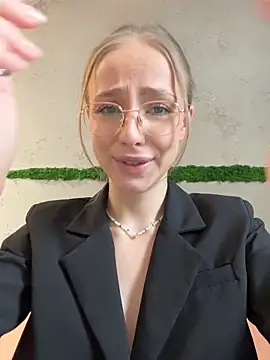 Snapshot of CaseyStar chatting on February 2025 09:18:02 AM CaseyStar online show from February 2025 09:18:02 AM