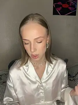 Snapshot of CaseyStar chatting on December 2024 01:49:01 PM CaseyStar online show from December 2024 01:49:01 PM
