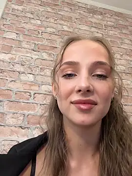 Snapshot of CaseyStar chatting on October 2025 11:57:02 AM CaseyStar online show from October 2025 11:57:02 AM