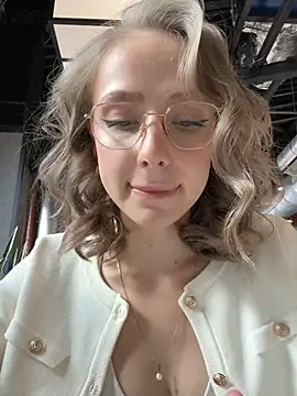 Snapshot of CaseyStar chatting on February 2025 09:33:01 AM CaseyStar online show from February 2025 09:33:01 AM