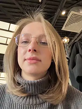 Snapshot of CaseyStar chatting on February 2025 09:47:02 AM CaseyStar online show from February 2025 09:47:02 AM