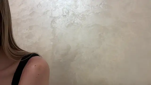 Snapshot of CaitlinaJayne23 chatting on November 2025 04:33:02 AM CaitlinaJayne23 online show from November 2025 04:33:02 AM