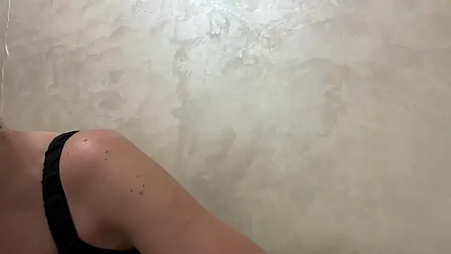 Snapshot of CaitlinaJayne23 chatting on November 2025 04:32:02 PM CaitlinaJayne23 online show from November 2025 04:32:02 PM