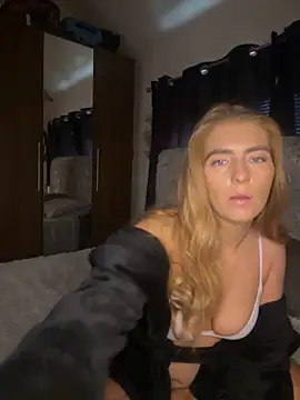 Snapshot of Summer_Paige chatting on January 2025 01:37:02 PM Summer Paige online show from January 2025 01:37:02 PM