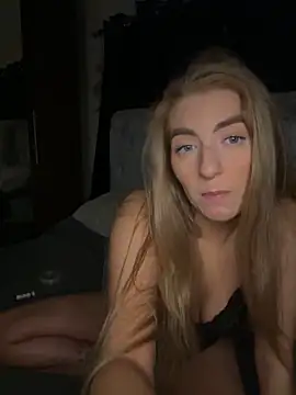 Snapshot of Summer_Paige chatting on October 2025 01:08:01 AM Summer Paige online show from October 2025 01:08:01 AM