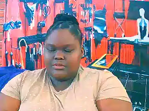 Snapshot of EbonyHotBuns chatting on November 2025 05:22:01 AM EbonyHotBuns online show from November 2025 05:22:01 AM