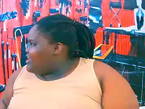 Snapshot of EbonyHotBuns chatting on October 2025 09:40:01 AM EbonyHotBuns online show from October 2025 09:40:01 AM