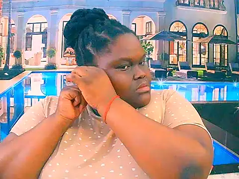 Snapshot of EbonyHotBuns chatting on November 2025 07:08:02 AM EbonyHotBuns online show from November 2025 07:08:02 AM