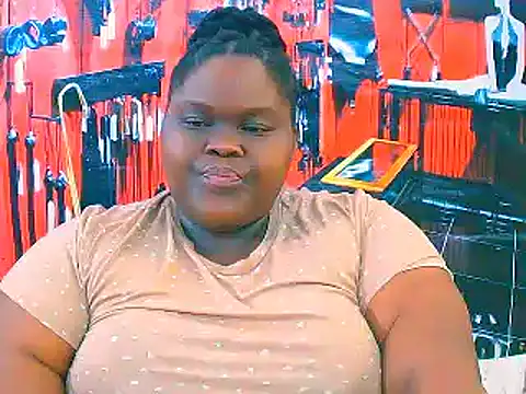 Snapshot of EbonyHotBuns chatting on November 2025 07:01:02 AM EbonyHotBuns online show from November 2025 07:01:02 AM