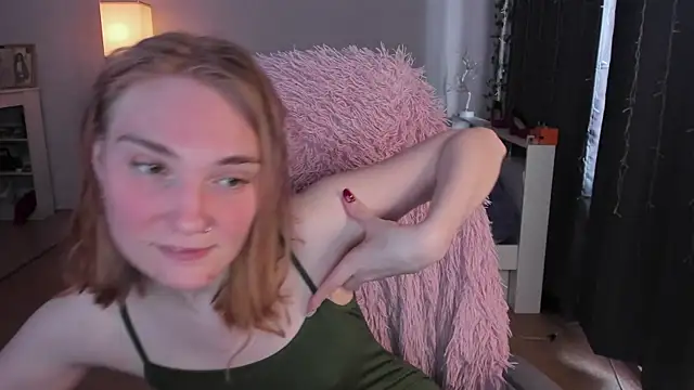 ReddHotPipper online show from April 2026 03:43:01 AM