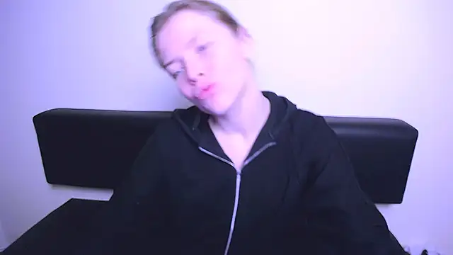 Snapshot of MissOliviaa_ chatting on February 2025 01:48:02 PM MissOliviaa online show from February 2025 01:48:02 PM