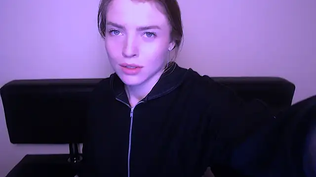 Snapshot of MissOliviaa_ chatting on February 2025 01:30:01 PM MissOliviaa online show from February 2025 01:30:01 PM