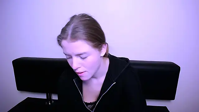 Snapshot of MissOliviaa_ chatting on January 2025 11:46:01 AM MissOliviaa online show from January 2025 11:46:01 AM