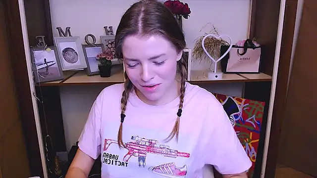 Snapshot of MissOliviaa_ chatting on January 2025 12:47:02 PM MissOliviaa online show from January 2025 12:47:02 PM