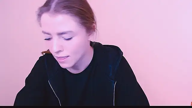 Snapshot of MissOliviaa_ chatting on February 2025 11:25:02 AM MissOliviaa online show from February 2025 11:25:02 AM