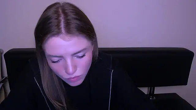 Snapshot of MissOliviaa_ chatting on February 2025 10:15:02 PM MissOliviaa online show from February 2025 10:15:02 PM