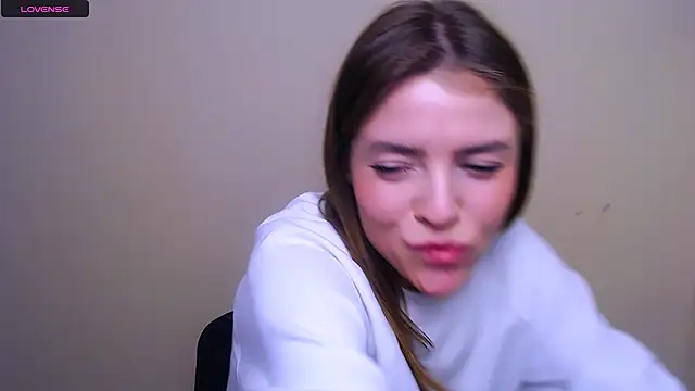 Snapshot of MissOliviaa_ chatting on February 2025 10:49:02 AM MissOliviaa online show from February 2025 10:49:02 AM