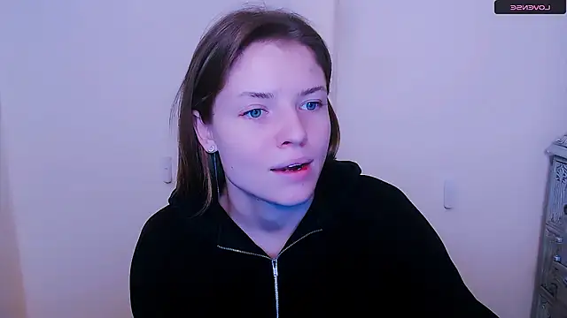 Snapshot of MissOliviaa_ chatting on February 2025 12:37:01 PM MissOliviaa online show from February 2025 12:37:01 PM