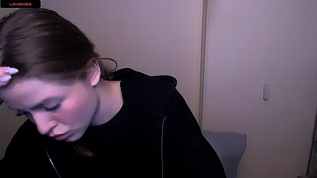 Snapshot of MissOliviaa_ chatting on February 2025 12:08:01 PM MissOliviaa online show from February 2025 12:08:01 PM