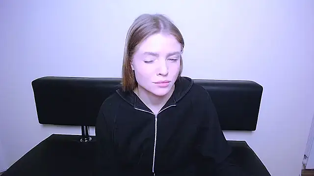 Snapshot of MissOliviaa_ chatting on February 2025 11:44:02 AM MissOliviaa online show from February 2025 11:44:02 AM