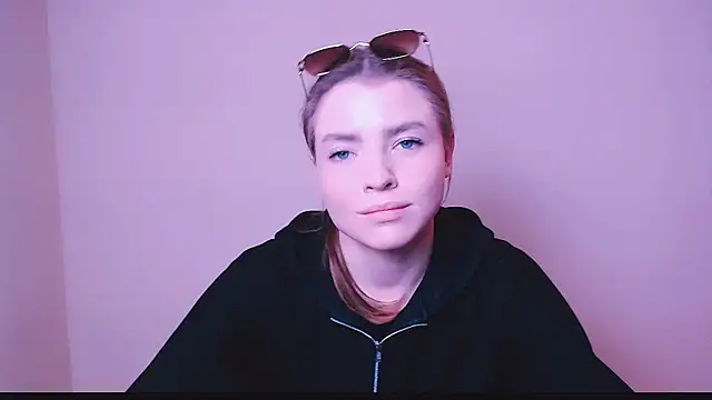 Snapshot of MissOliviaa_ chatting on February 2025 02:26:02 PM MissOliviaa online show from February 2025 02:26:02 PM