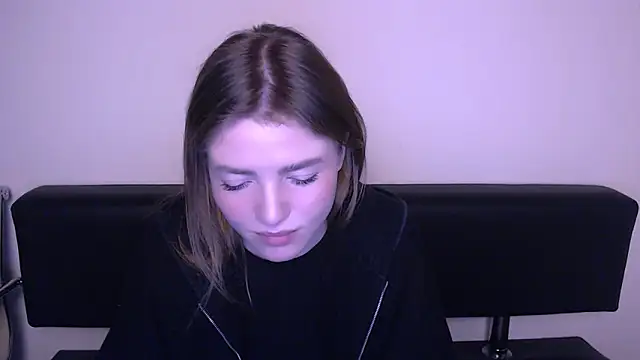 Snapshot of MissOliviaa_ chatting on February 2025 01:28:01 PM MissOliviaa online show from February 2025 01:28:01 PM