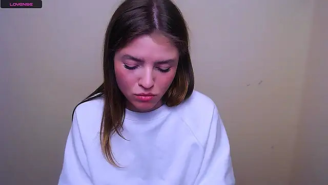 Snapshot of MissOliviaa_ chatting on February 2025 02:26:01 PM MissOliviaa online show from February 2025 02:26:01 PM