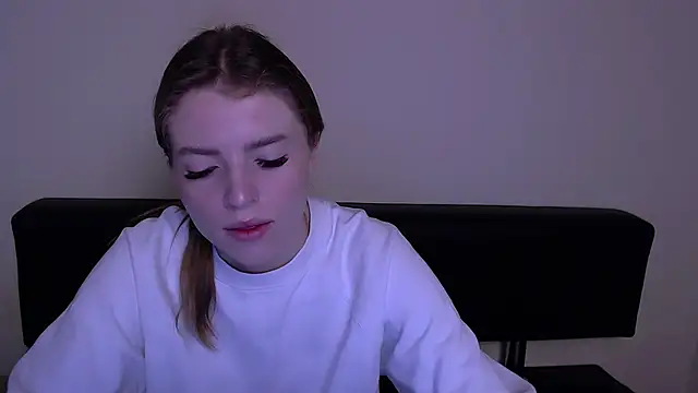 Snapshot of MissOliviaa_ chatting on March 2025 09:05:02 AM MissOliviaa online show from March 2025 09:05:02 AM