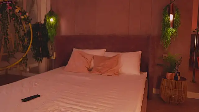 Smiley Mia online show from November 2025 05:11:01 AM