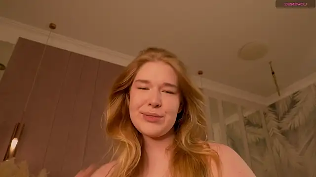 Snapshot of Smiley_Mia chatting on May 2026 05:11:01 AM Smiley Mia online show from May 2026 05:11:01 AM