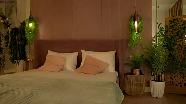 Smiley Mia online show from November 2025 06:40:02 AM