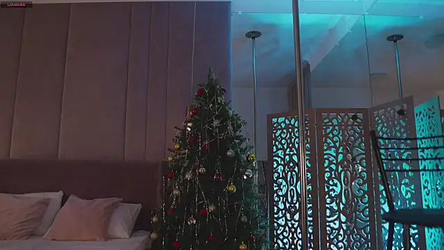 Smiley Mia online show from December 2025 05:08:02 AM