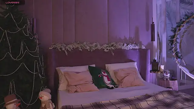 Smiley Mia online show from December 2025 05:12:01 AM