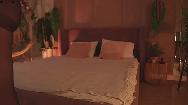 Smiley Mia online show from November 2025 05:08:01 AM