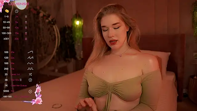 Snapshot of Smiley_Mia chatting on September 2025 07:24:02 PM Smiley Mia online show from September 2025 07:24:02 PM