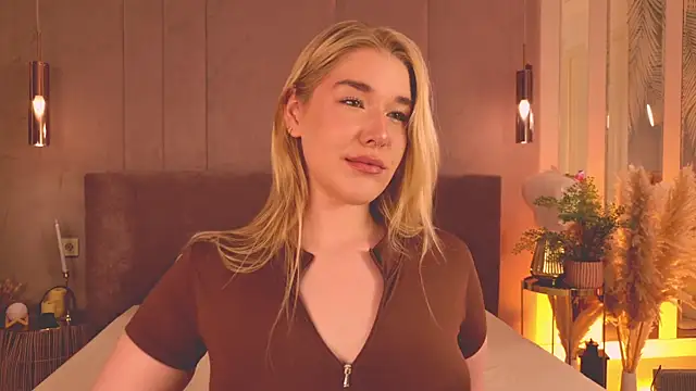 Smiley Mia online show from June 2026 06:29:01 PM