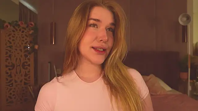 Snapshot of Smiley_Mia chatting on May 2026 05:37:02 AM Smiley Mia online show from May 2026 05:37:02 AM