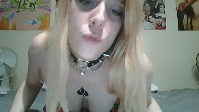 Snapshot of 420queenxo chatting on December 2024 07:55:01 PM 420queenxo online show from December 2024 07:55:01 PM
