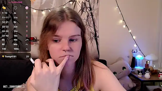 Snapshot of Moona_xx chatting on January 2025 10:02:01 PM Moona xx online show from January 2025 10:02:01 PM