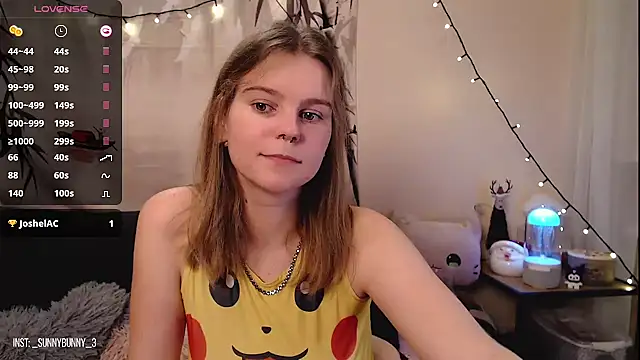 Snapshot of Moona_xx chatting on December 2024 09:09:02 PM Moona xx online show from December 2024 09:09:02 PM