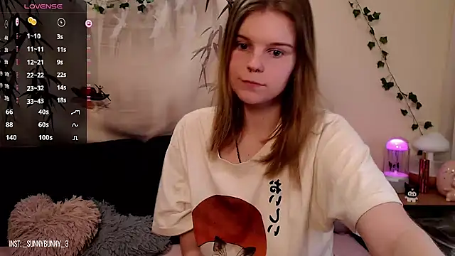 Snapshot of Moona_xx chatting on March 2025 09:51:02 PM Moona xx online show from March 2025 09:51:02 PM