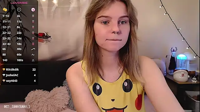 Snapshot of Moona_xx chatting on December 2024 11:35:01 PM Moona xx online show from December 2024 11:35:01 PM