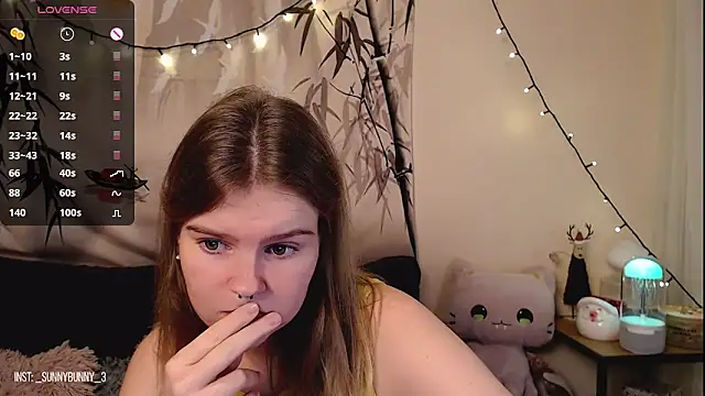 Snapshot of Moona_xx chatting on December 2024 09:05:01 PM Moona xx online show from December 2024 09:05:01 PM