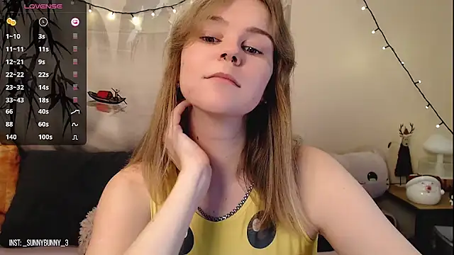 Snapshot of Moona_xx chatting on December 2024 08:32:01 PM Moona xx online show from December 2024 08:32:01 PM