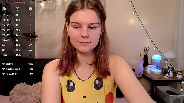 Snapshot of Moona_xx chatting on January 2025 11:45:02 PM Moona xx online show from January 2025 11:45:02 PM
