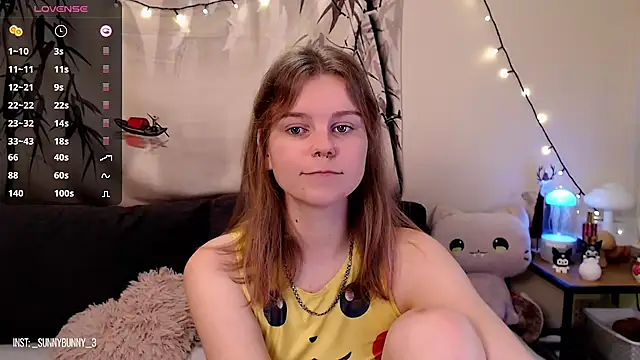 Snapshot of Moona_xx chatting on January 2025 01:05:02 AM Moona xx online show from January 2025 01:05:02 AM