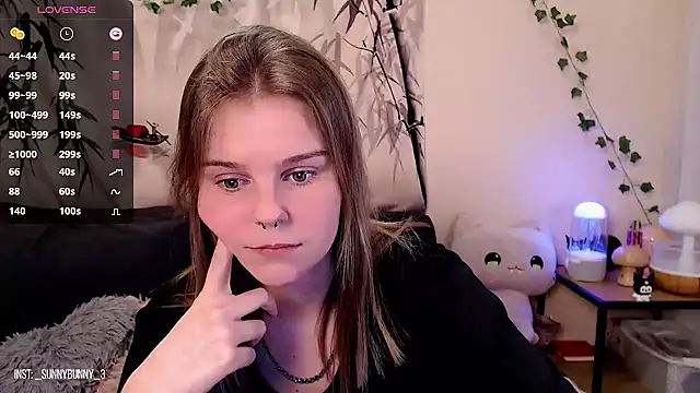 Snapshot of Moona_xx chatting on March 2025 11:28:02 PM Moona xx online show from March 2025 11:28:02 PM
