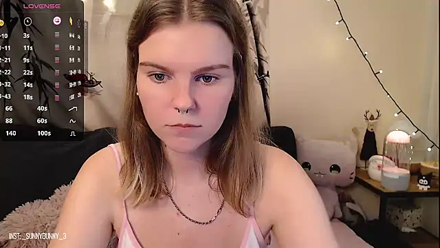 Snapshot of Moona_xx chatting on December 2024 09:15:01 PM Moona xx online show from December 2024 09:15:01 PM
