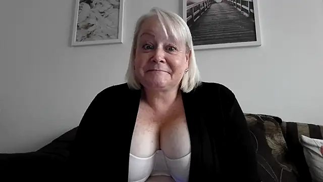 ANNIE XXXUK online show from January 2025 01:52:01 PM