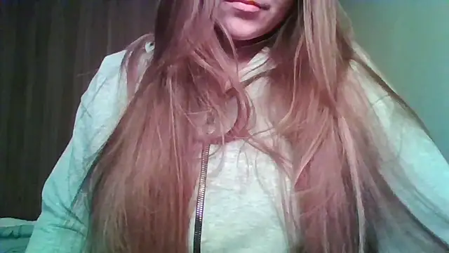 Evasapples online show from April 2026 07:37:01 PM